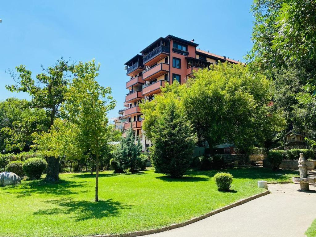 Парк Апартаменти Юлия Sandanski Ngoại thất bức ảnh